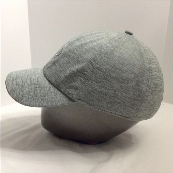 UA Women’s Twisted Renegade Training Workout Cap - Picture 3 of 6